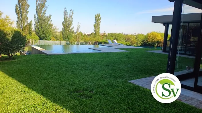 Siempre Verde Parquizaciones – Venta y colocación de césped natural en Córdoba